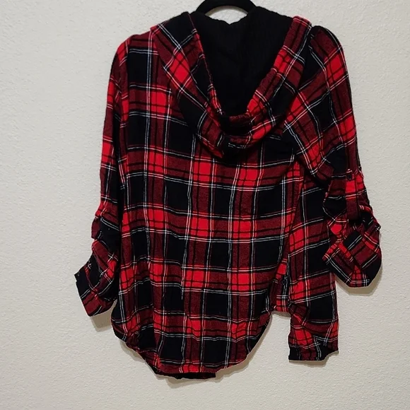 No Boundaries Red and Black Button Down Shirt - Picture 10 of 13